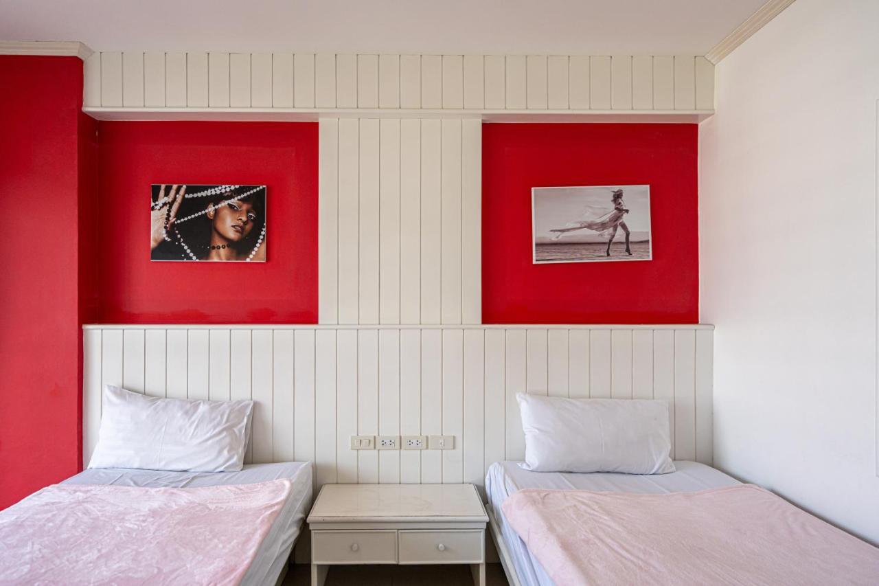 Santi White House Hotel