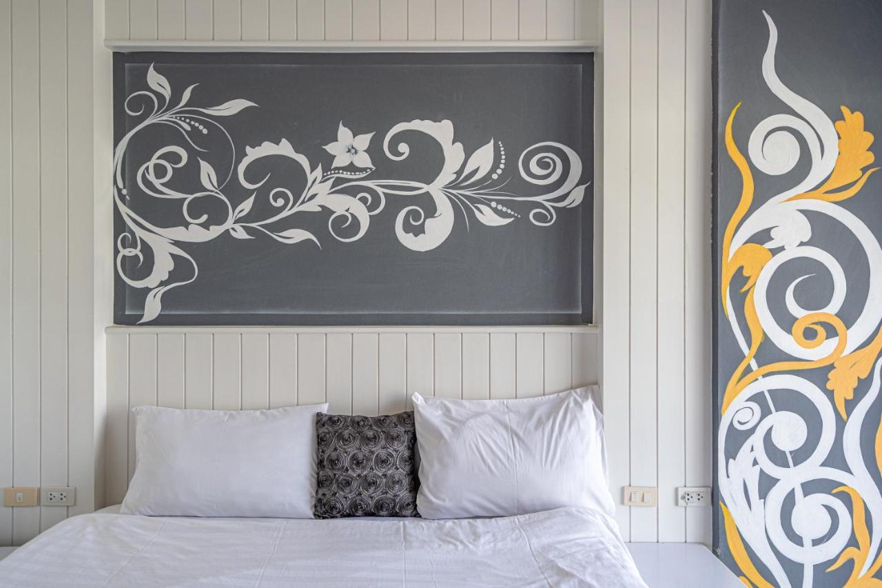 Santi White House 3*