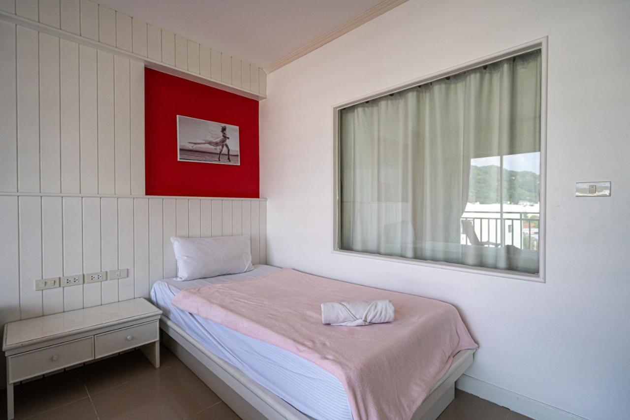 Santi White House Hotel