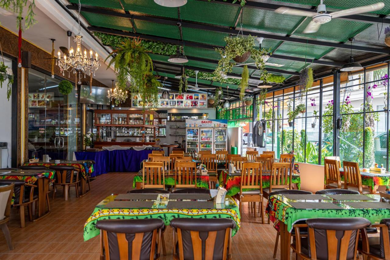 Santi White House Hotel