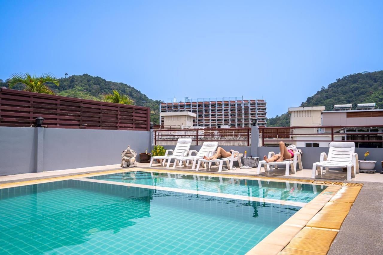 Santi White House Hotel